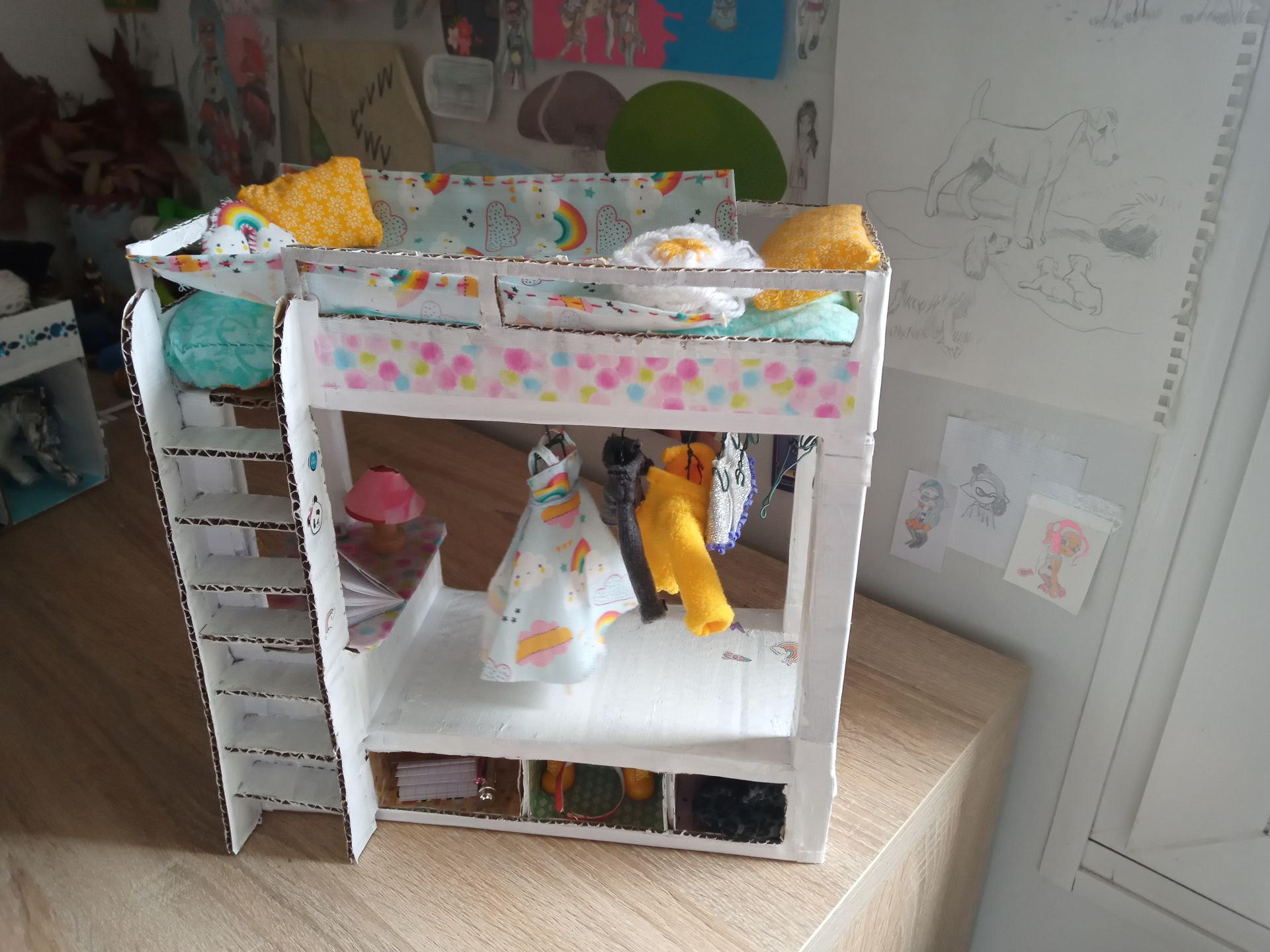 lit-rangement en carton pour grande poupée